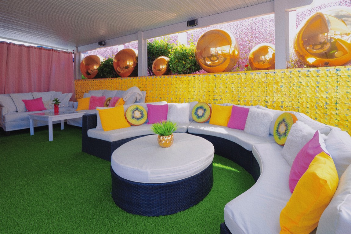 The outdoor kiwi lounge